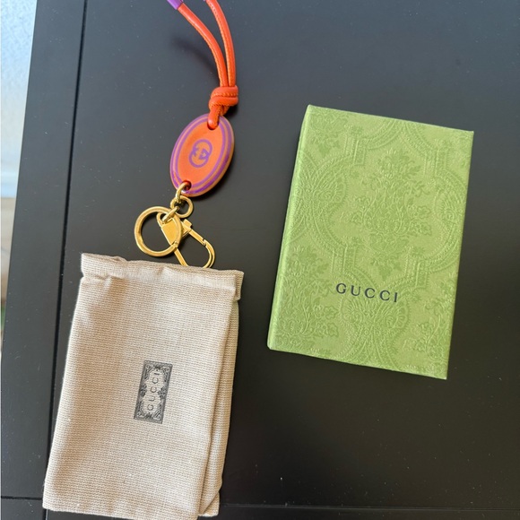 Gucci Interlocking GG Logo Oval Keychain NIB - Picture 6 of 6